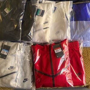 Selling Nike techs for cheap